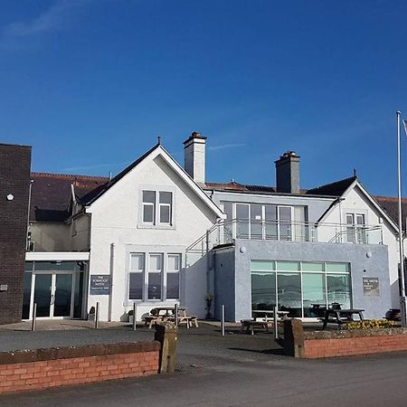 The Powfoot Hotel, Annan Luaran gambar