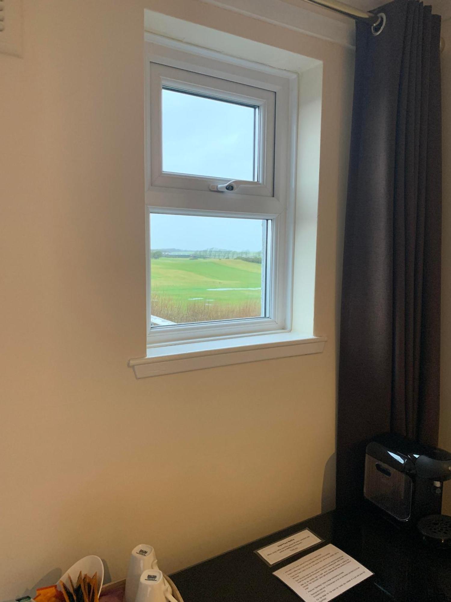 The Powfoot Hotel, Annan Luaran gambar