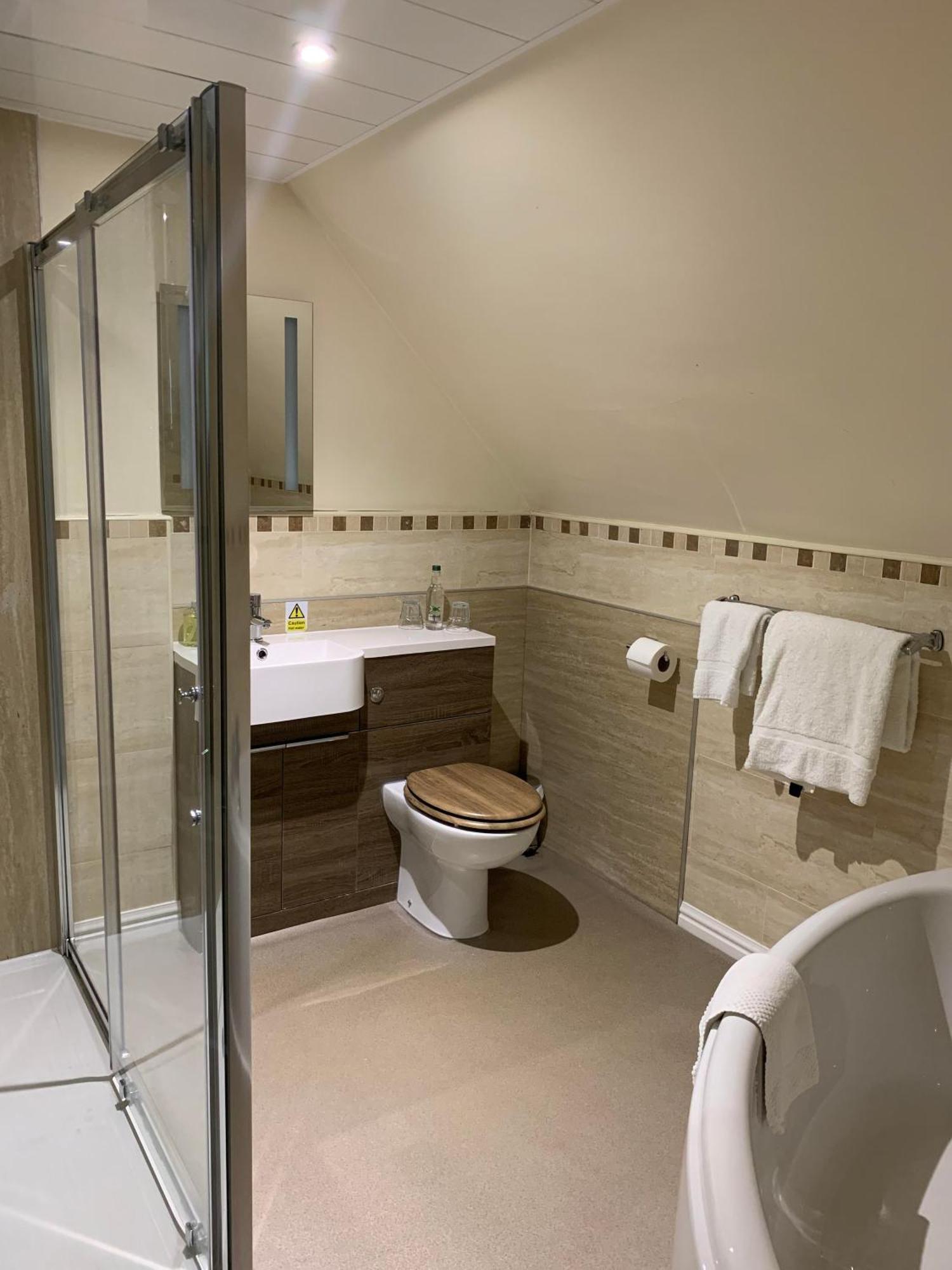 The Powfoot Hotel, Annan Luaran gambar