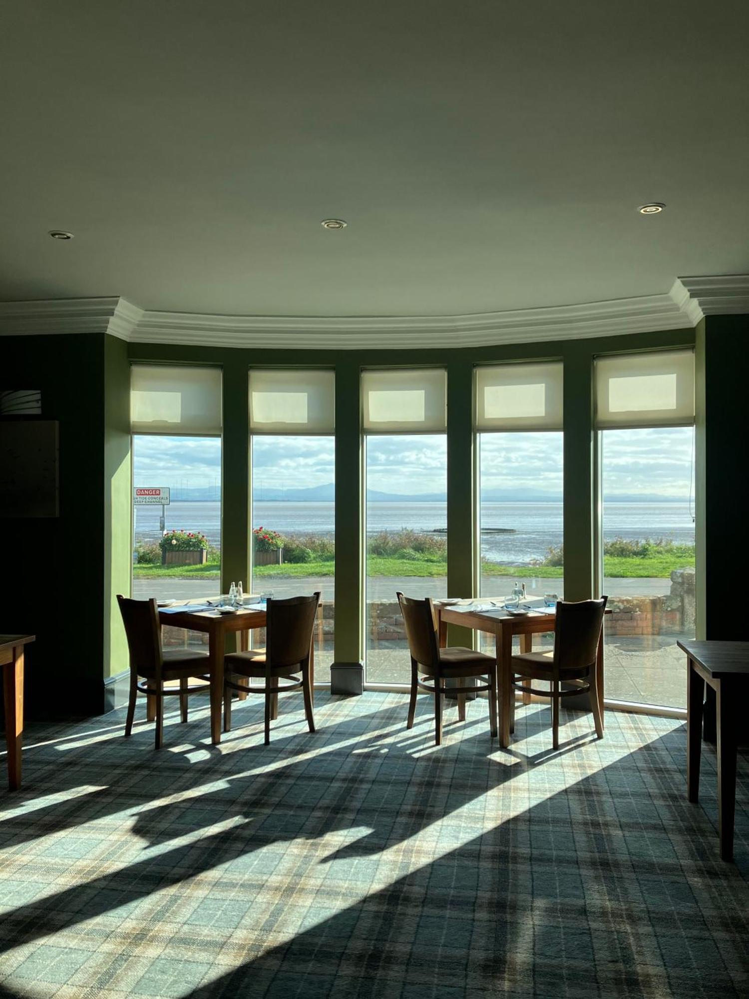 The Powfoot Hotel, Annan Luaran gambar