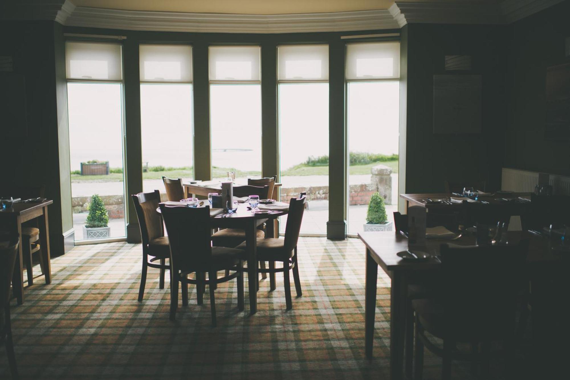 The Powfoot Hotel, Annan Luaran gambar