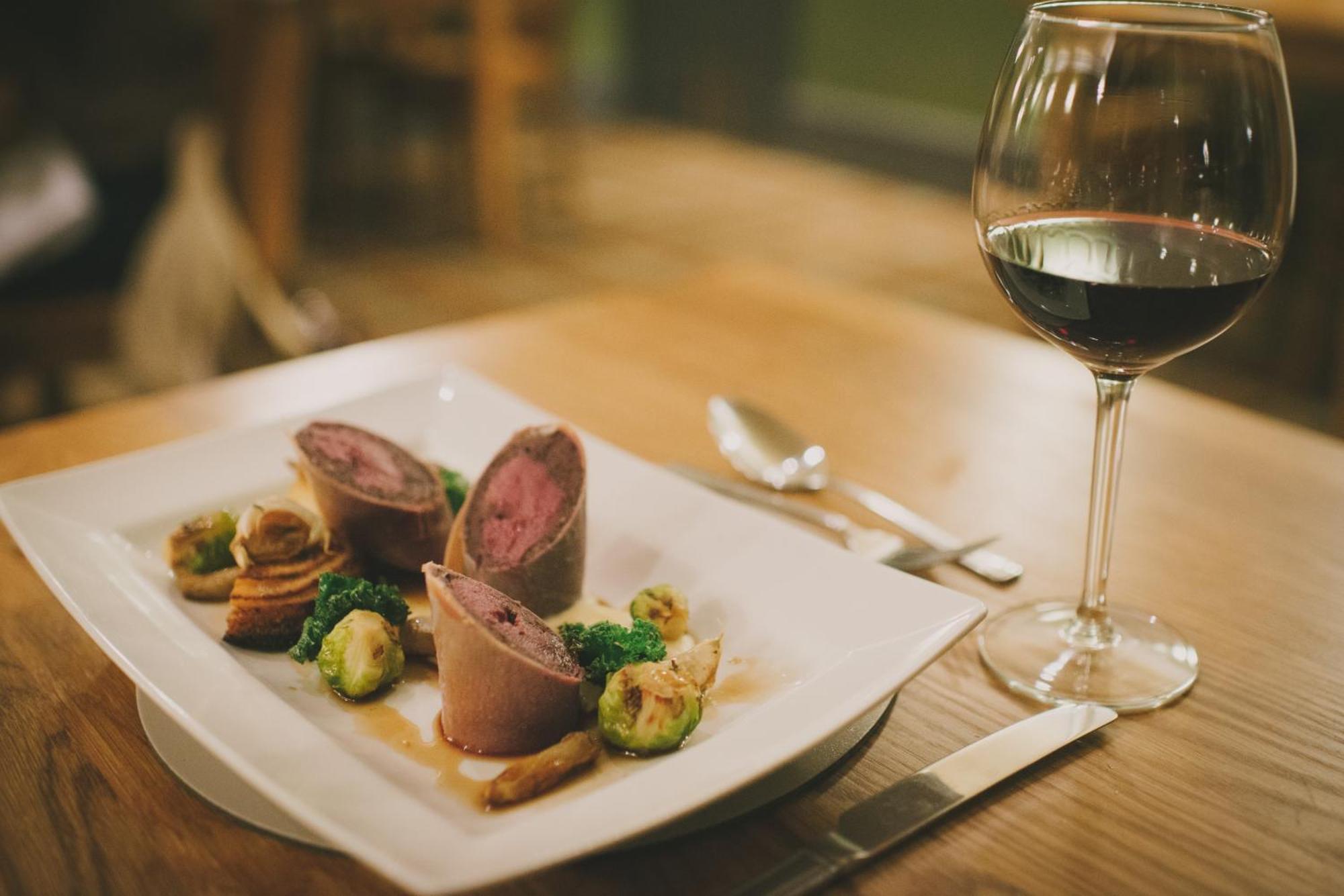 The Powfoot Hotel, Annan Luaran gambar